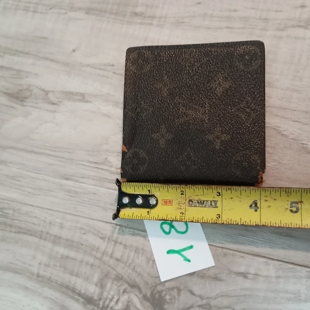 Louis Vuitton Men’s Monogram Billfold Wallet